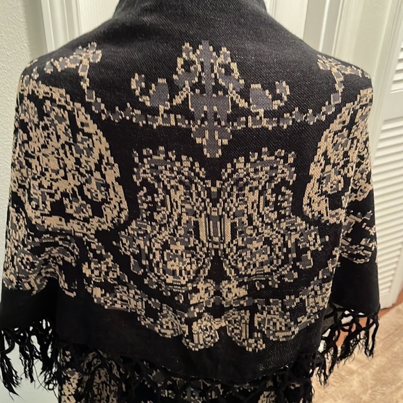 Warm two layer OS shawl - Picture 5 of 6